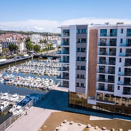 In By The Marina شقة *