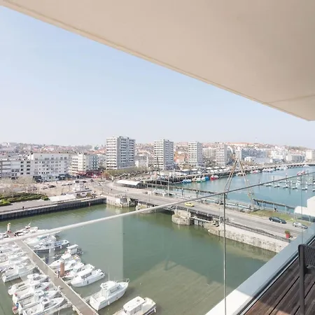 In By The Marina شقة *